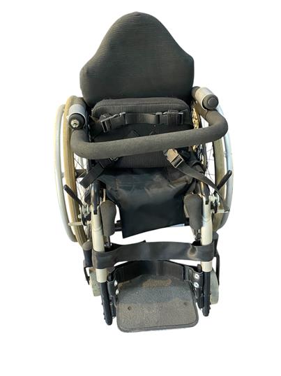 2. EL LEVO ÇOCUK AYAĞA KALDIRMA TEKERLEKLİ SANDALYE 